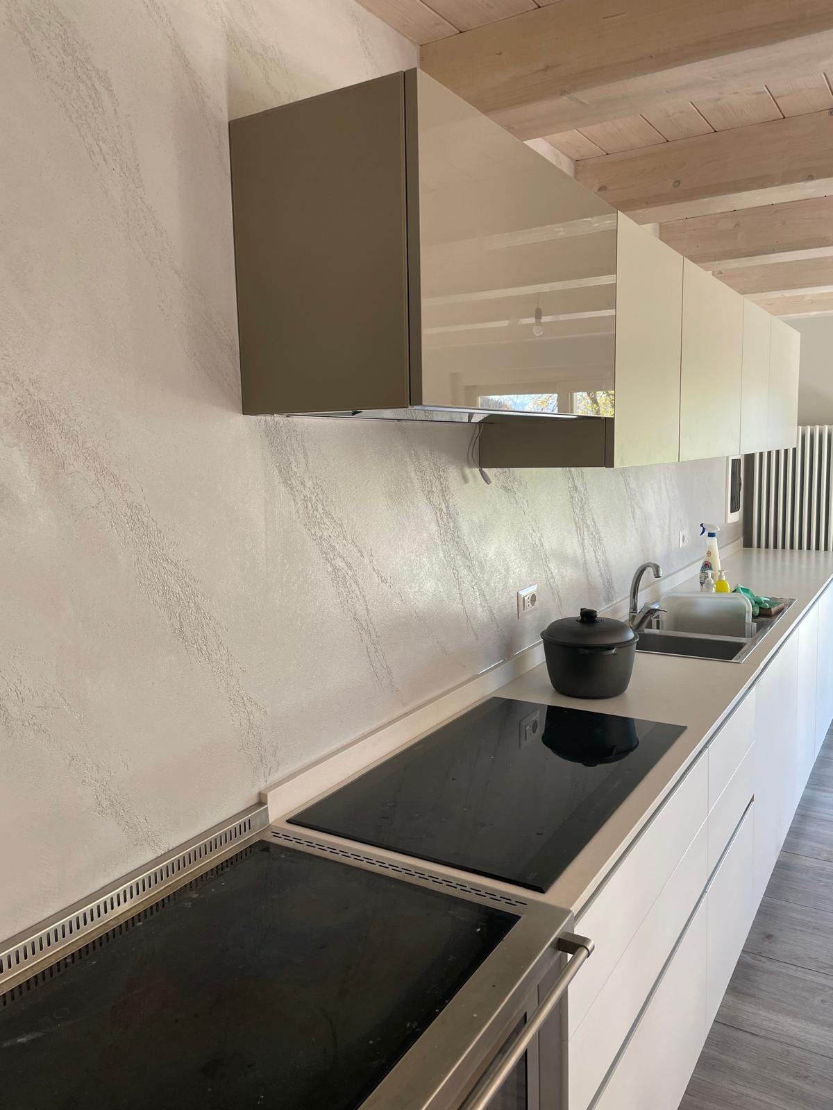 Tinteggiatura completa appartamento più decorativo retro cucina effetto pietra