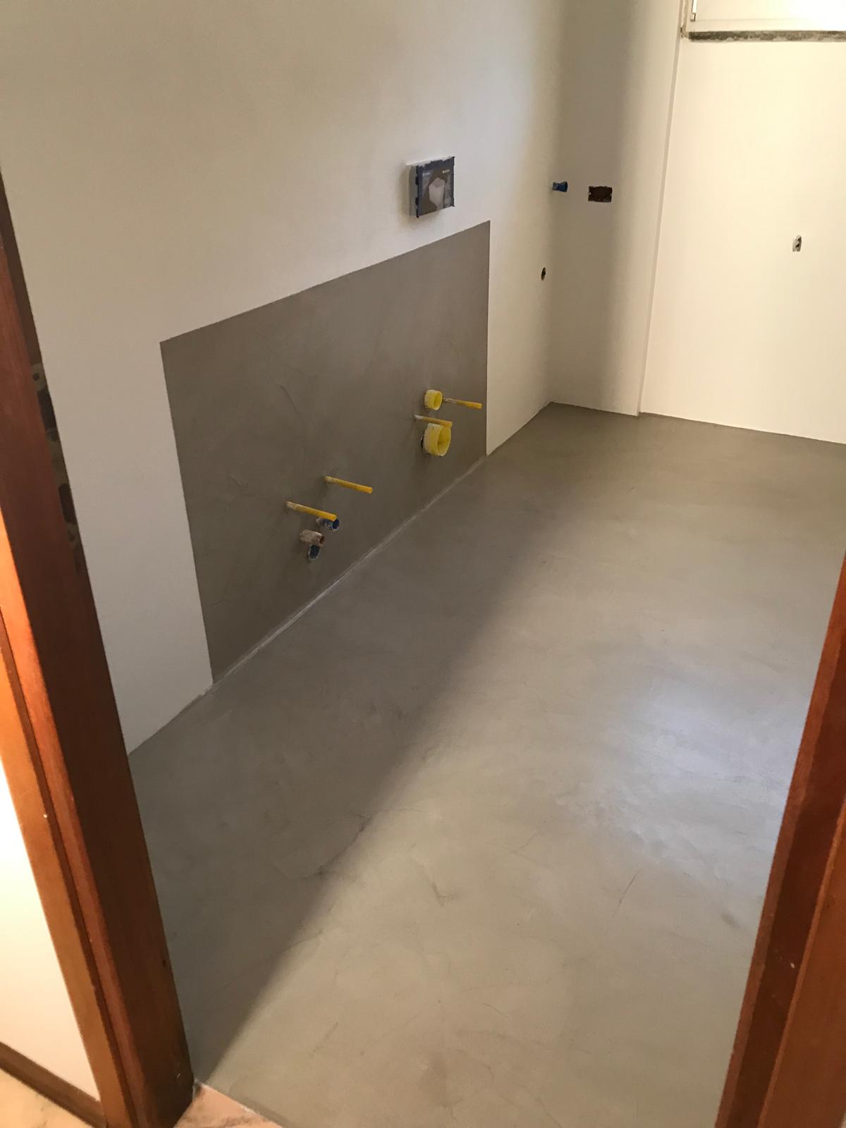 posa di Pavimento per interno appartamento completo in resina per bagni